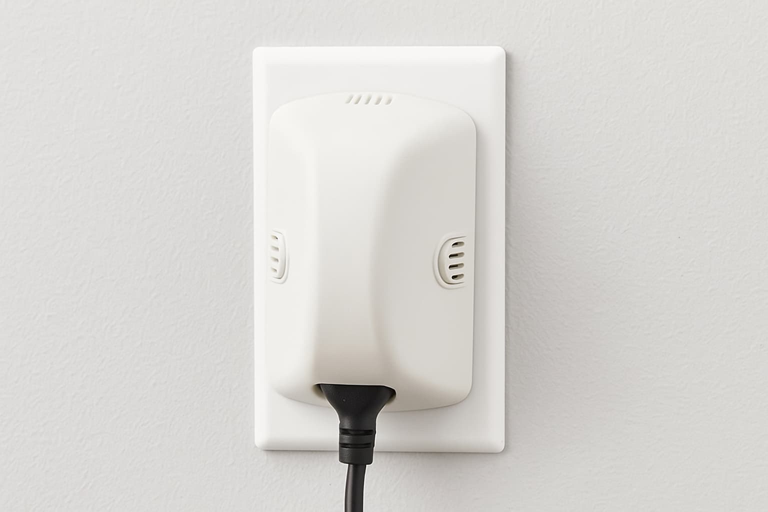 Safety 1st outlet cover close-up. - Find For Baby Safety 1st outlet cover close-up. - Find For Baby